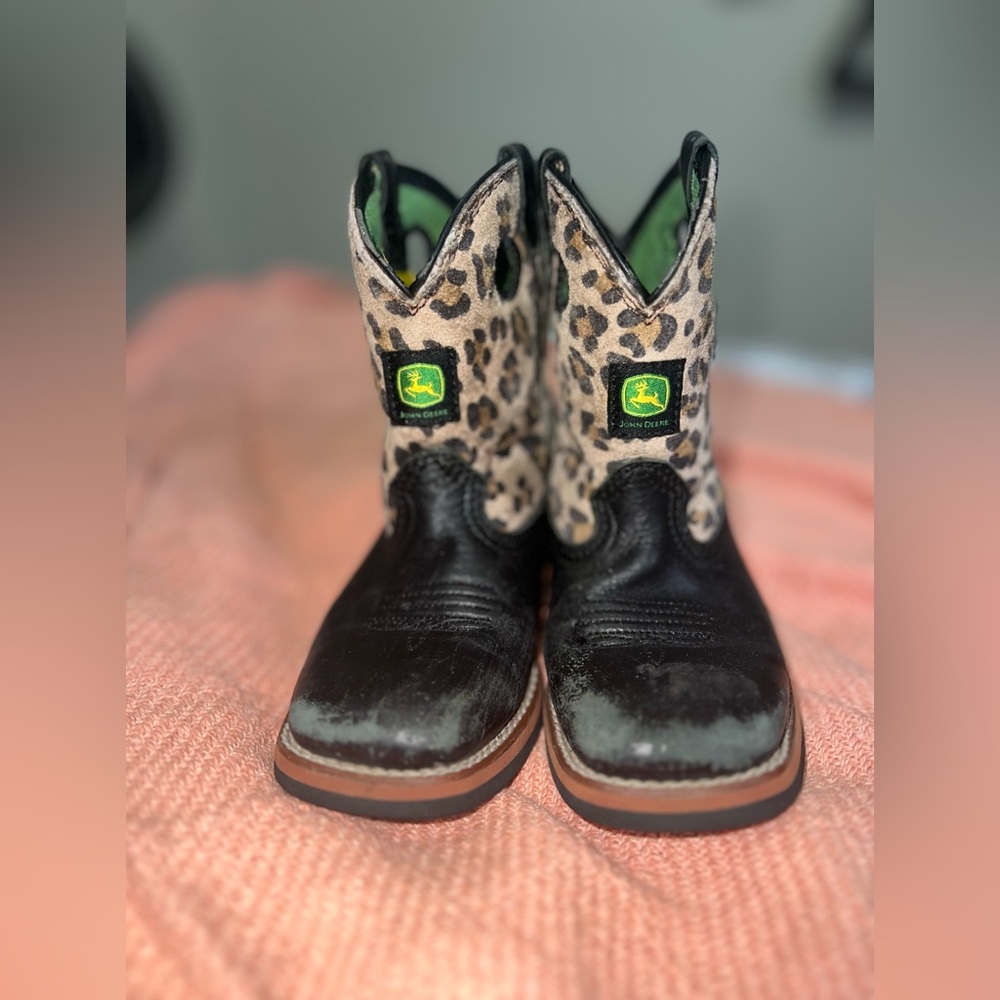 Toddler cowboy boots🖤